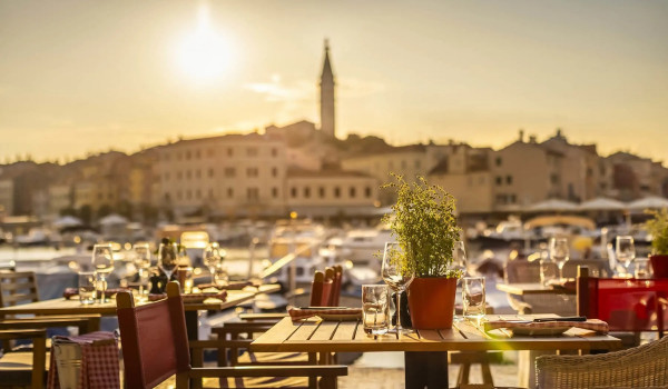 Restaurants und Tavernen