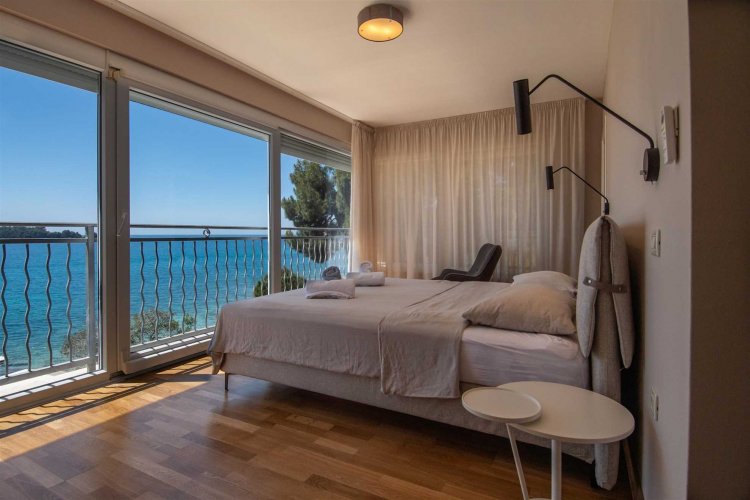 BLU Junior Suite with Sea View 6