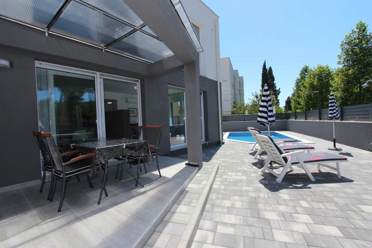 KARLO 2 Ferienhaus mit Pool (sa bazenom)