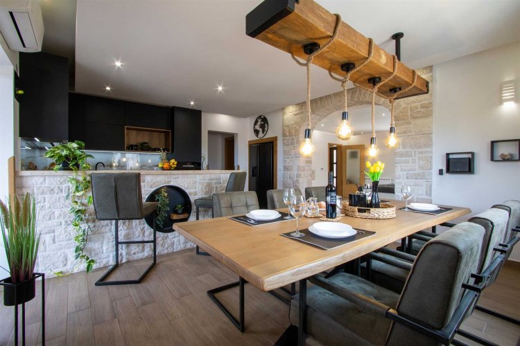 MATEO Ferienwohnung mit 3 Schlafzimmern mit Terrasse