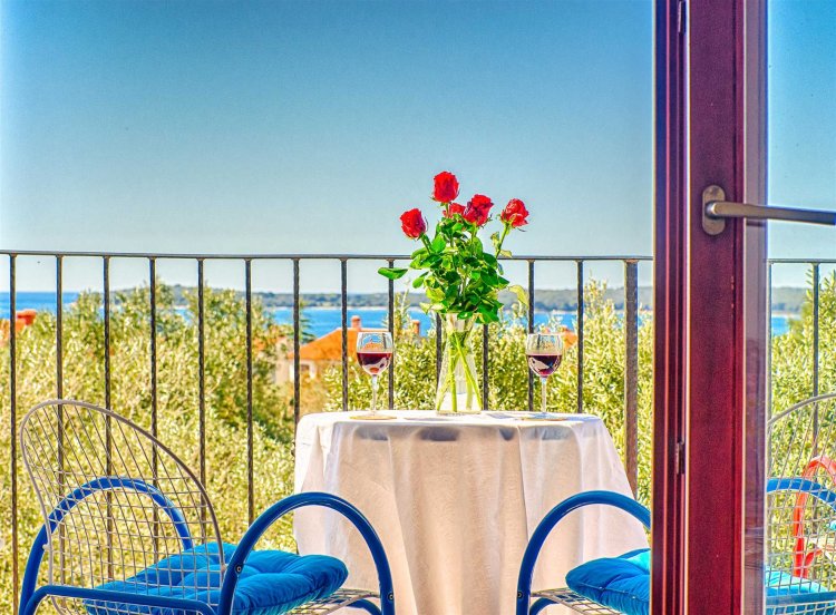 AMALIA Two-Bedroom Apartment with Balcony 4 (Amalia)