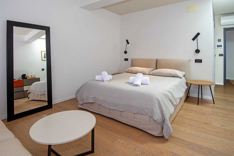 BLU #9 Double Room